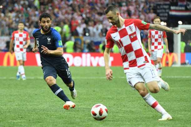 两队的外线 两队的外线