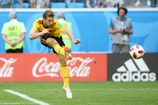 随着足球转 随着足球转